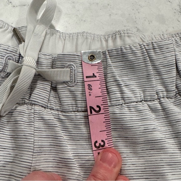 LULULEMON On The Fly Women's Space Dye Gray Shorts Pockets Gym Workout Casual - Picture 13 of 14
